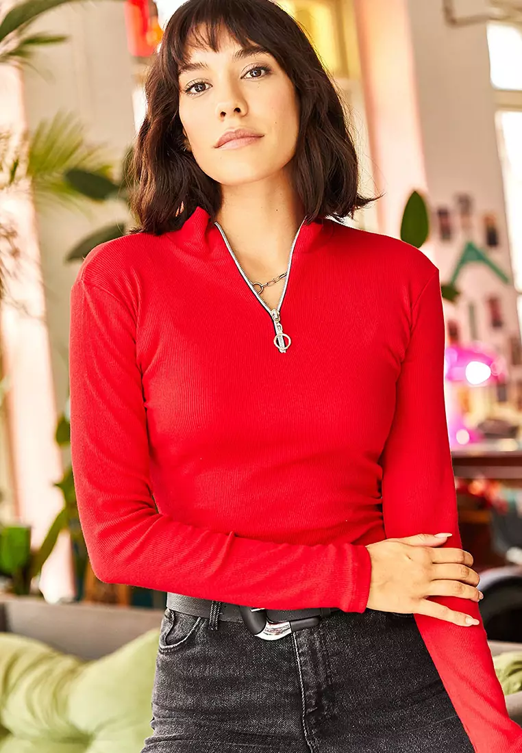 Zippered Turtleneck Lycra Top