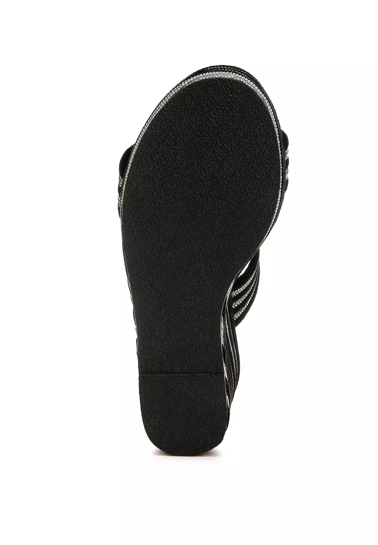 Sandal Wedges Berhias Berlian Imitasi dalam Warna Hitam