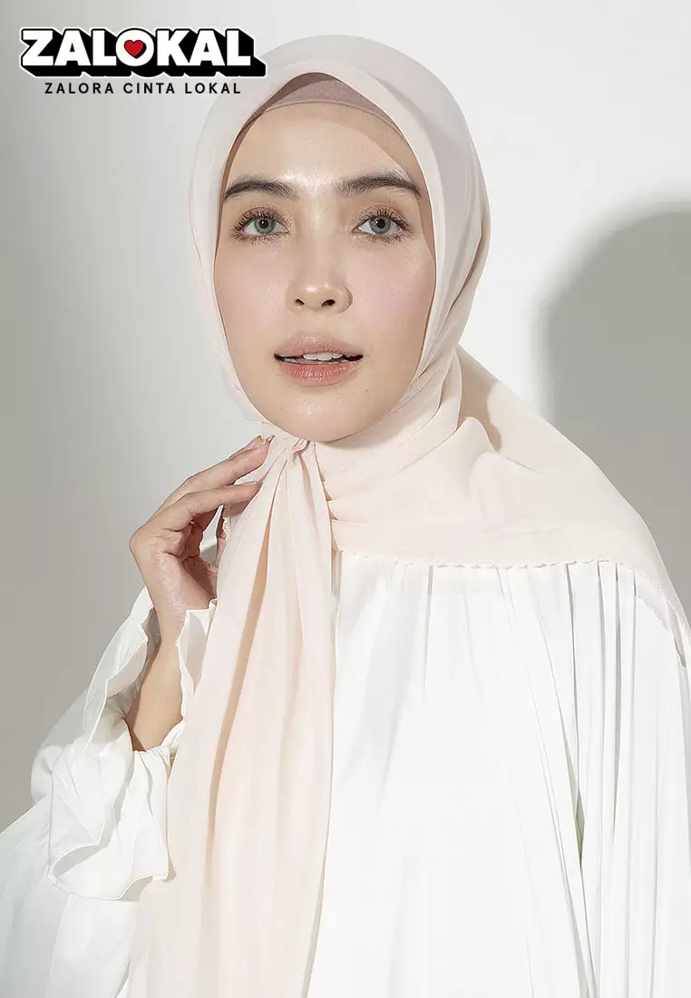 Paris Embroidery Signature Square (Lozy X Hamidah) Ivory