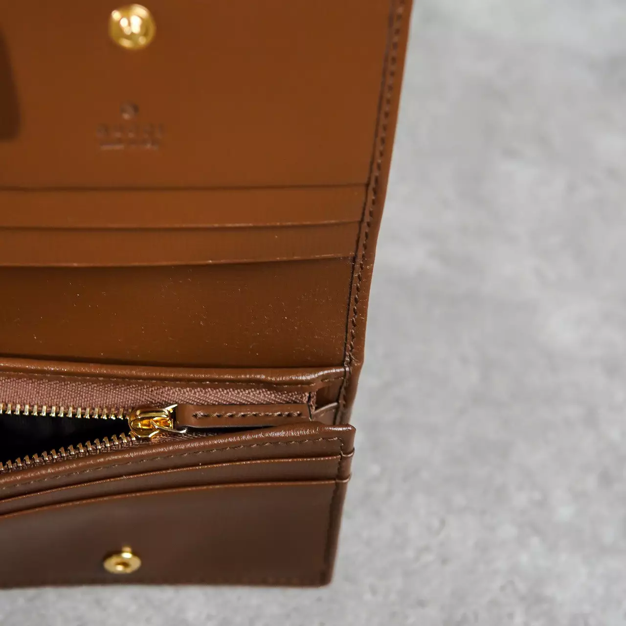 Dompet GUCCI HORSEBIT 1955 MONOGRAM BEIGE CAMEL BIFOLD WALLET 100% ORIGINAL