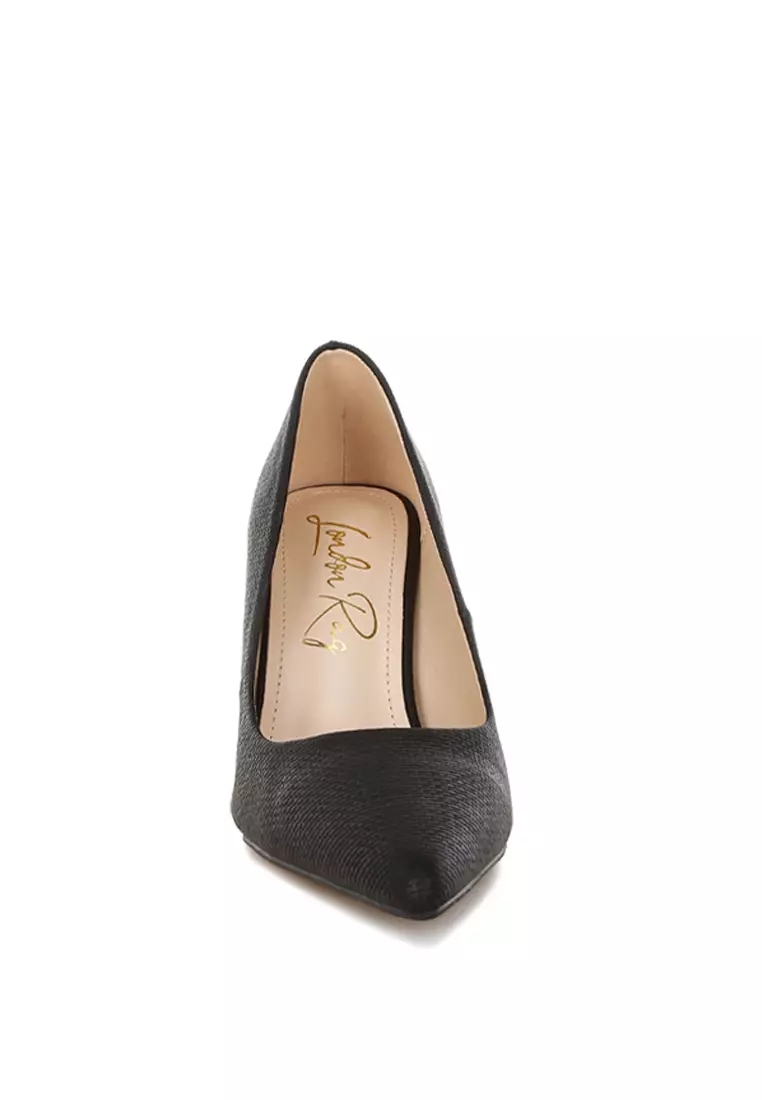 Pointy Toe Pumps in Black