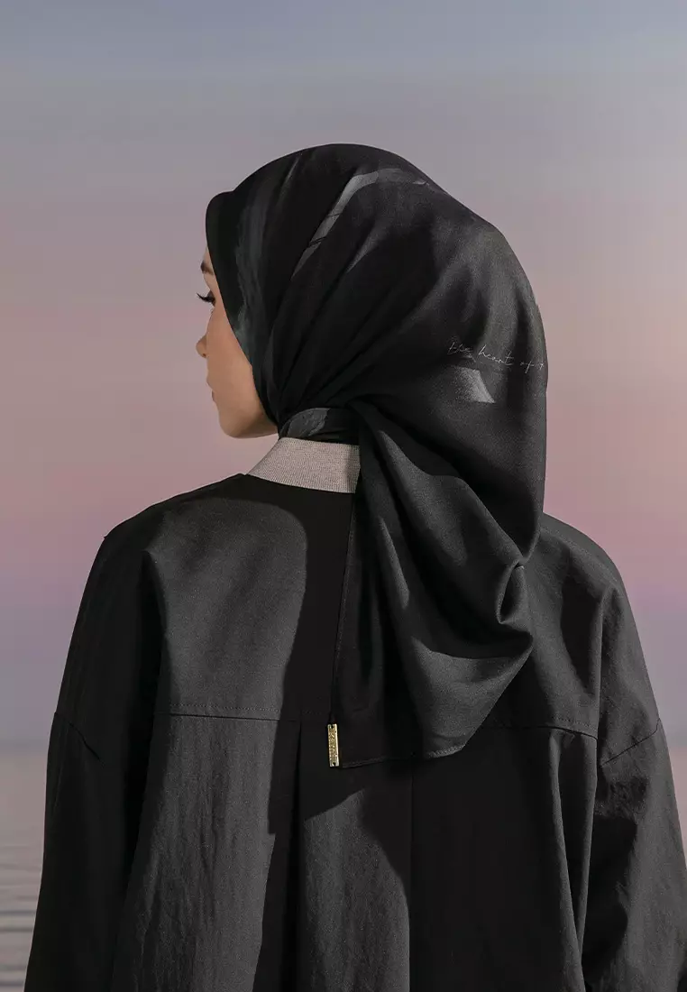 Kami Reverie Signature Scarf Black