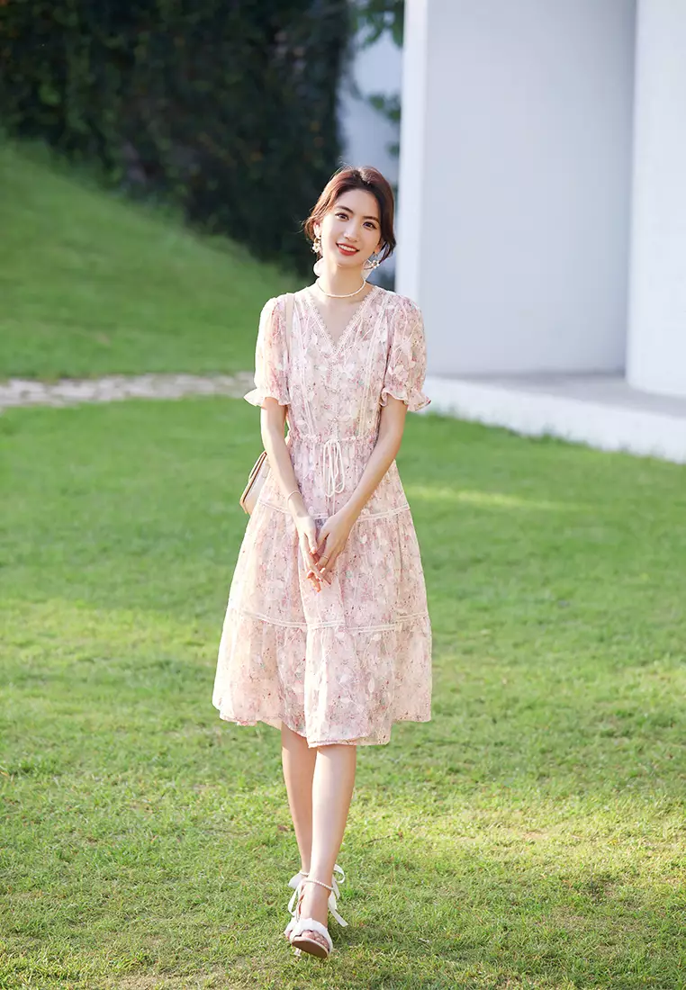 V-Neck FLoral Printed Tiered Dress with Ruffled Sleeve