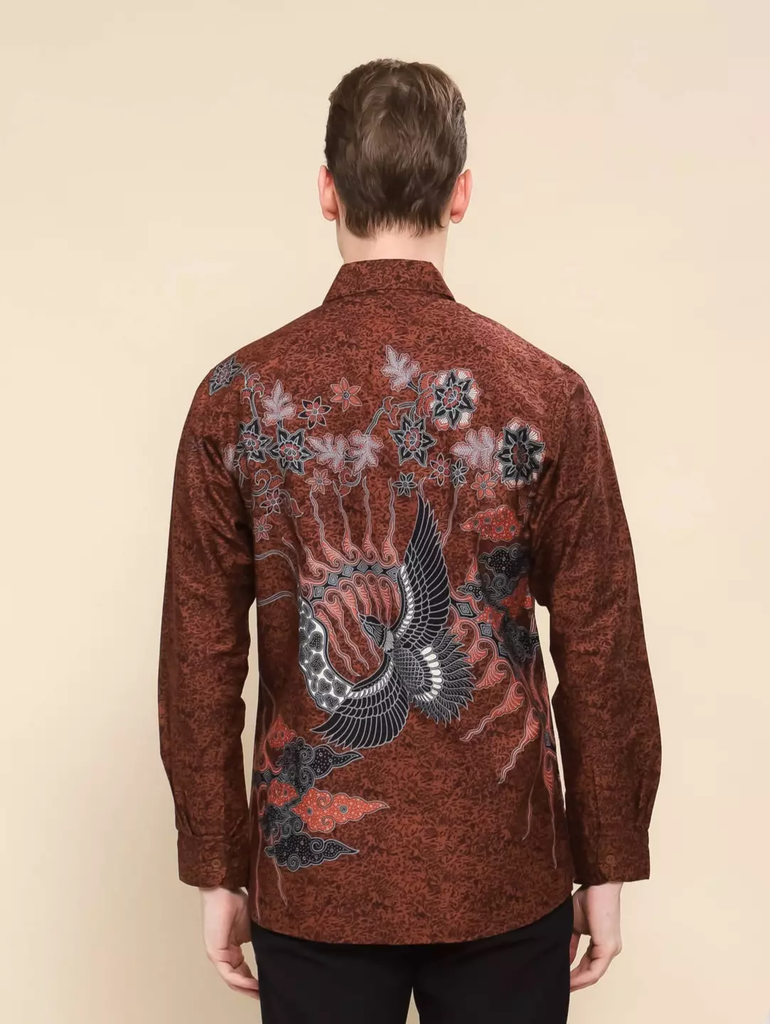 Priyanka Brown Kemeja Batik Slim Fit Pria Lengan Panjang Katun