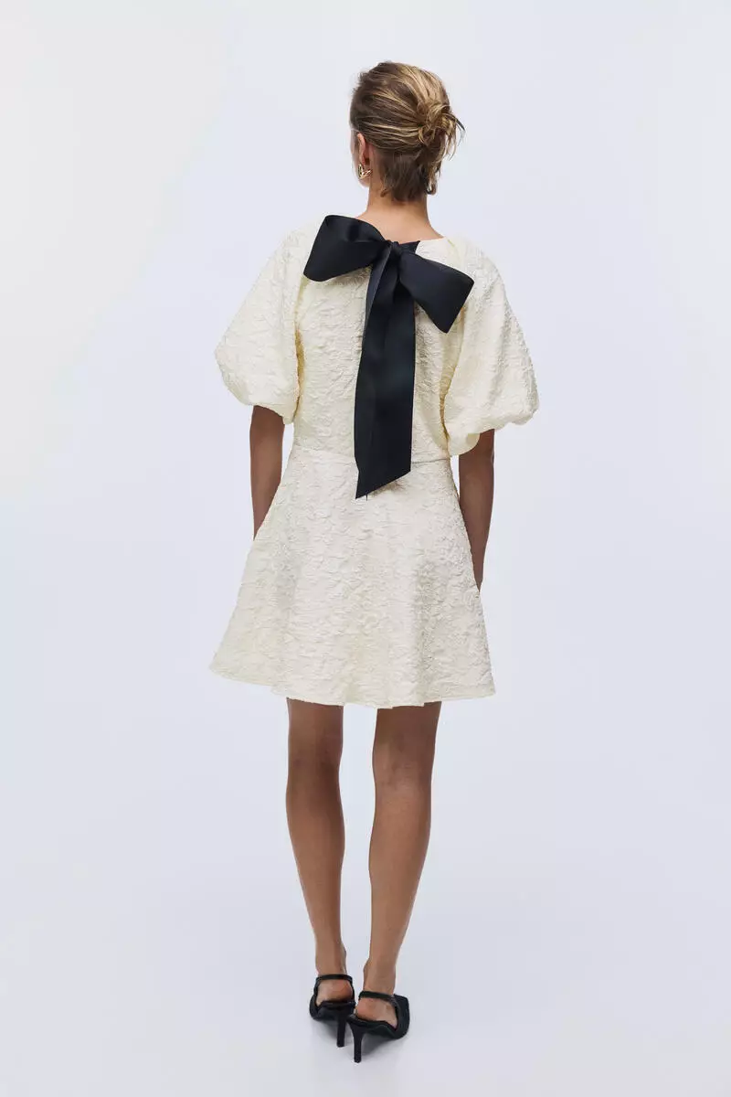 Balloon-sleeved dress