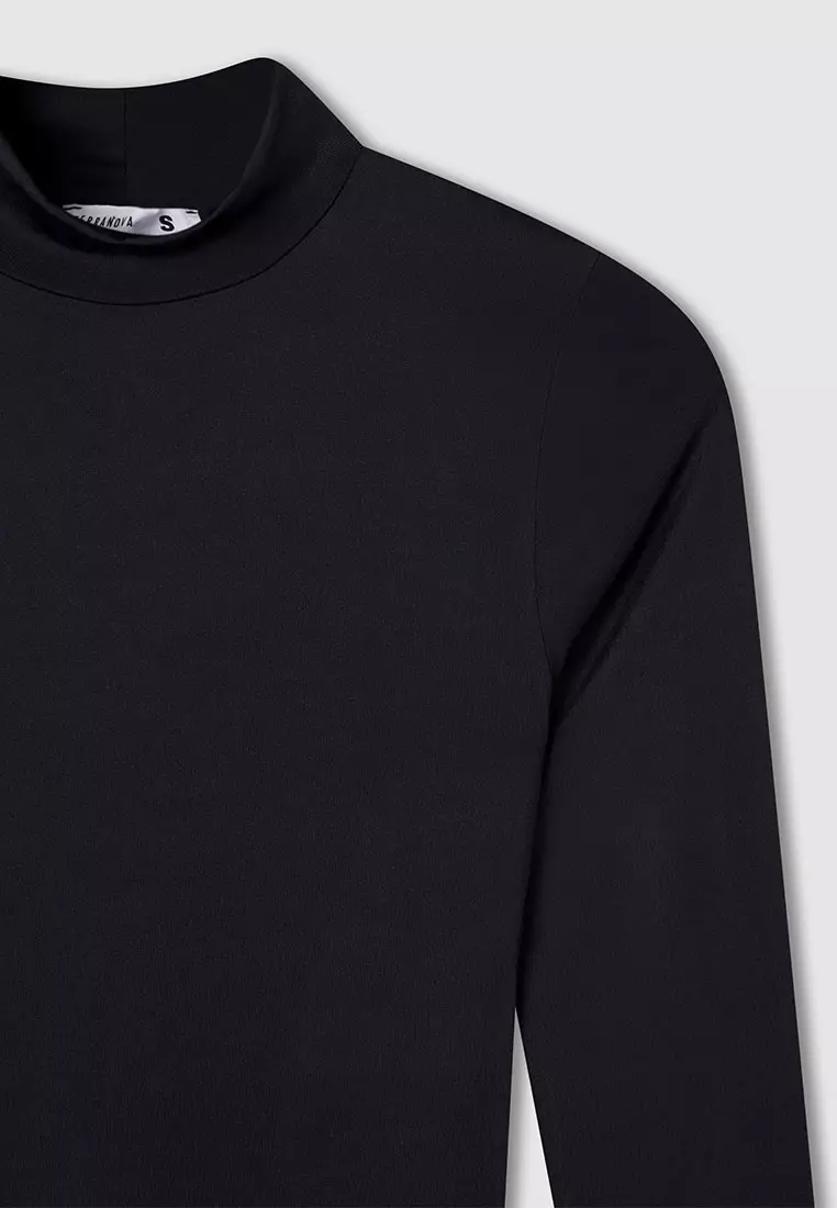 Woman Long-Sleeved T-Shirt