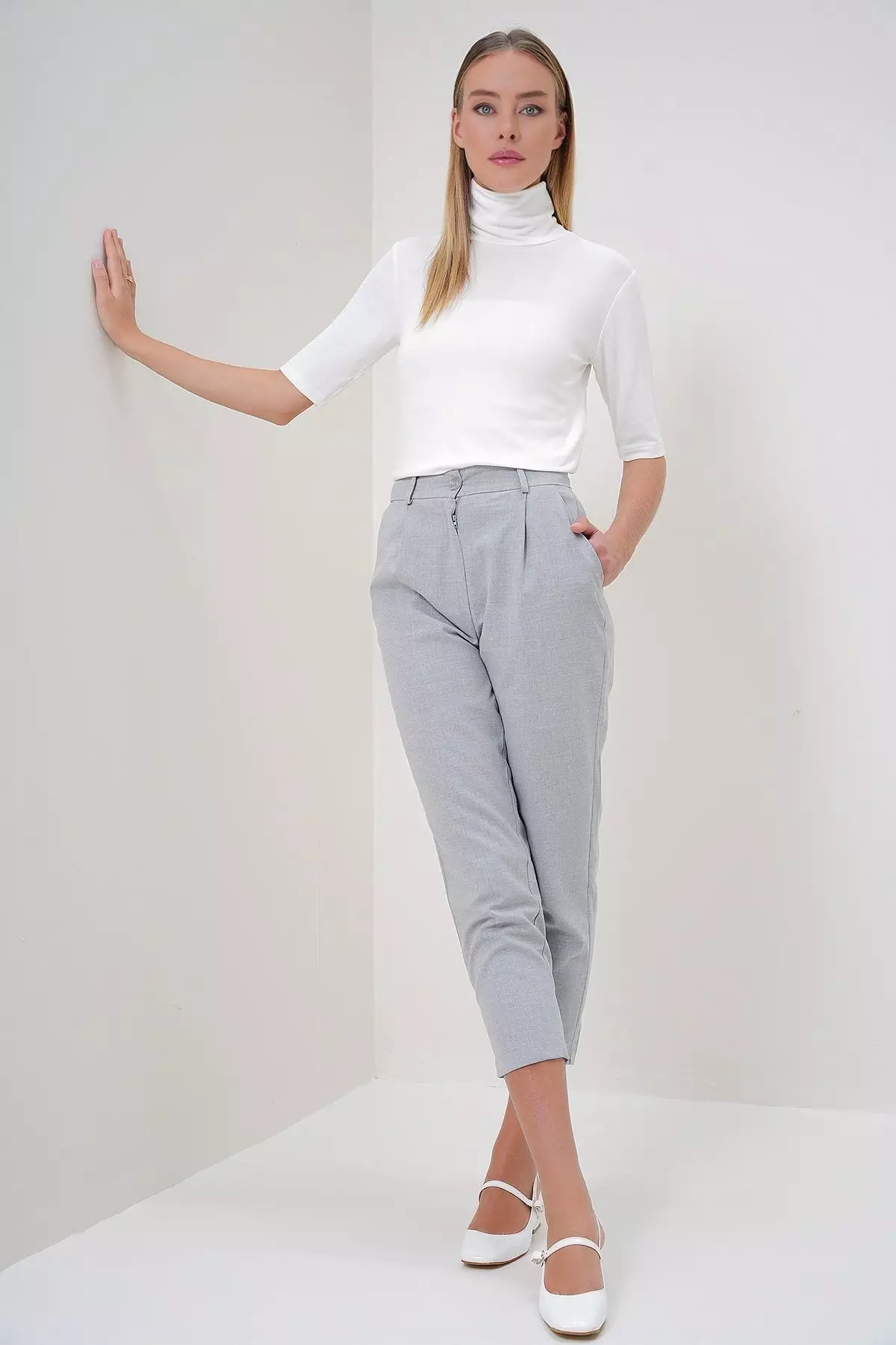 Women's White Turtleneck Half Sleeve Knitwear Blouse