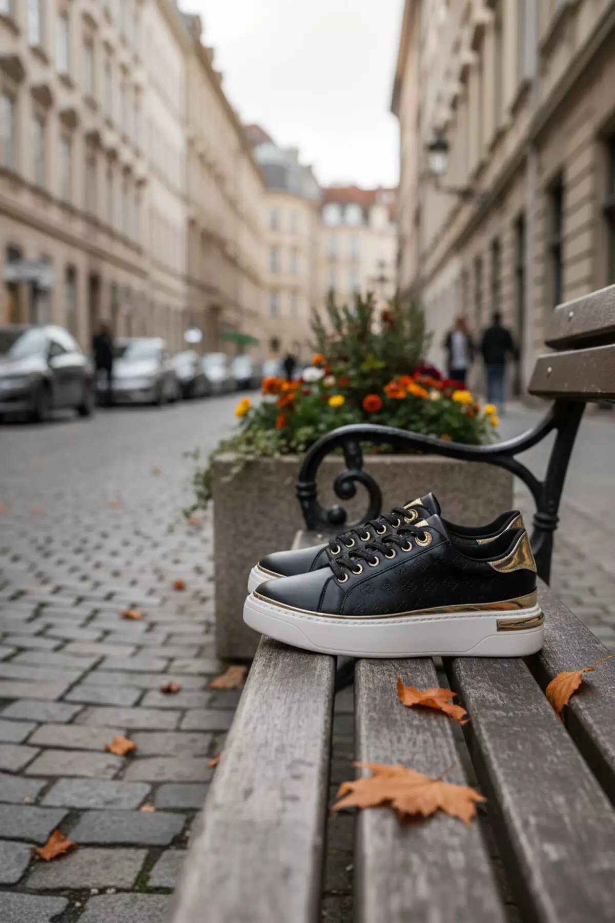 Black-Gold Women'S Sneaker 20810
