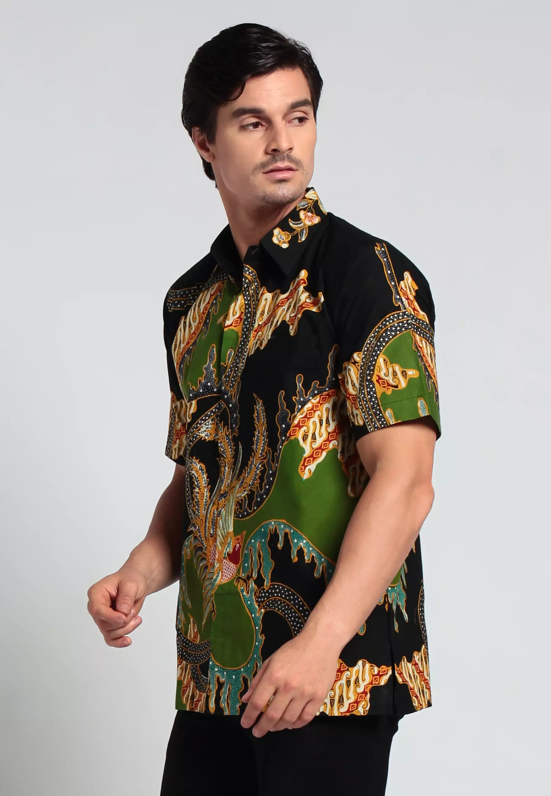 Drestadyumna lengan pendek slimfit