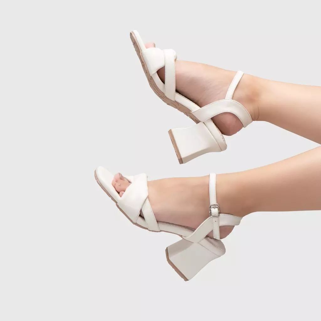 Della Heels White