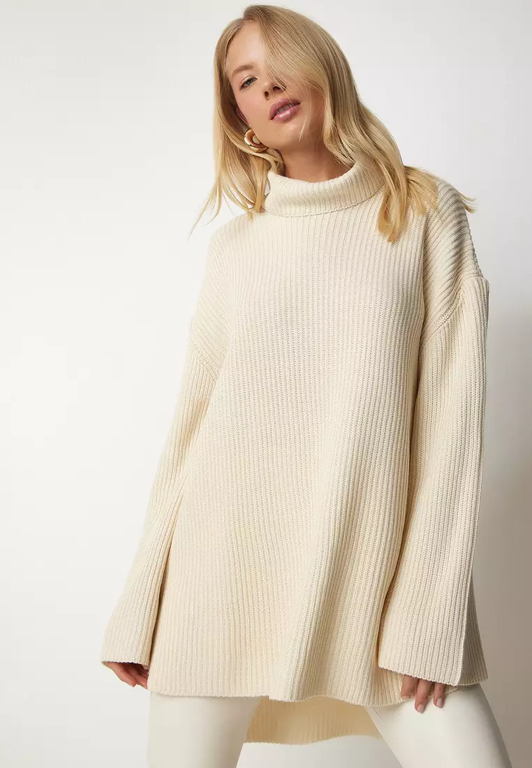 Oversized cream turtleneck top sweater