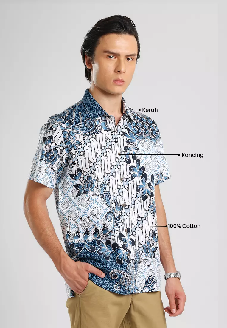 MANZONE - Kemeja Batik Lengan Pendek Pria Wira Modern Fit - Light Blue Warna Light Blue