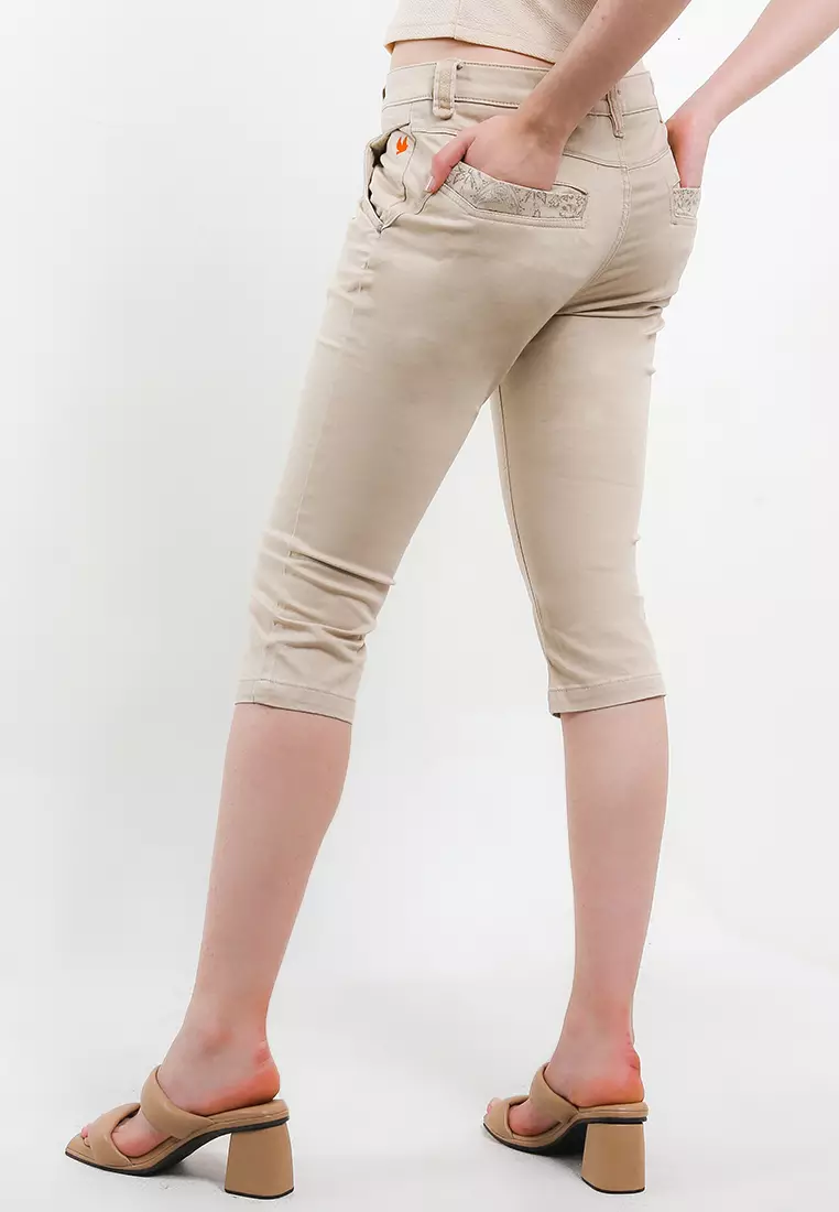 CG Celana Pendek Bermuda