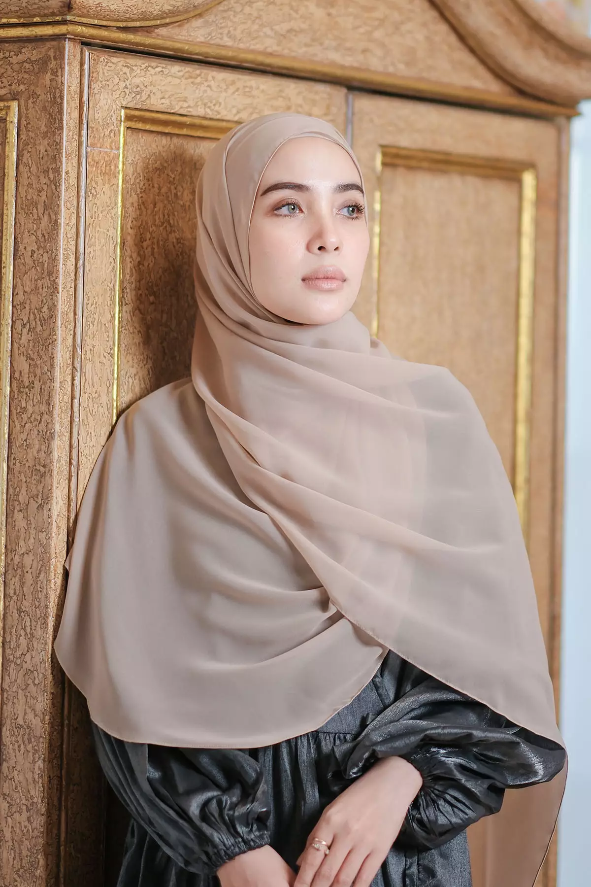 Ovel Shawl (Pashmina Oval Lozy x Hamidah) Tan