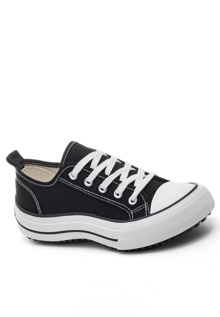 Classic Canvas Sneakers BE6388