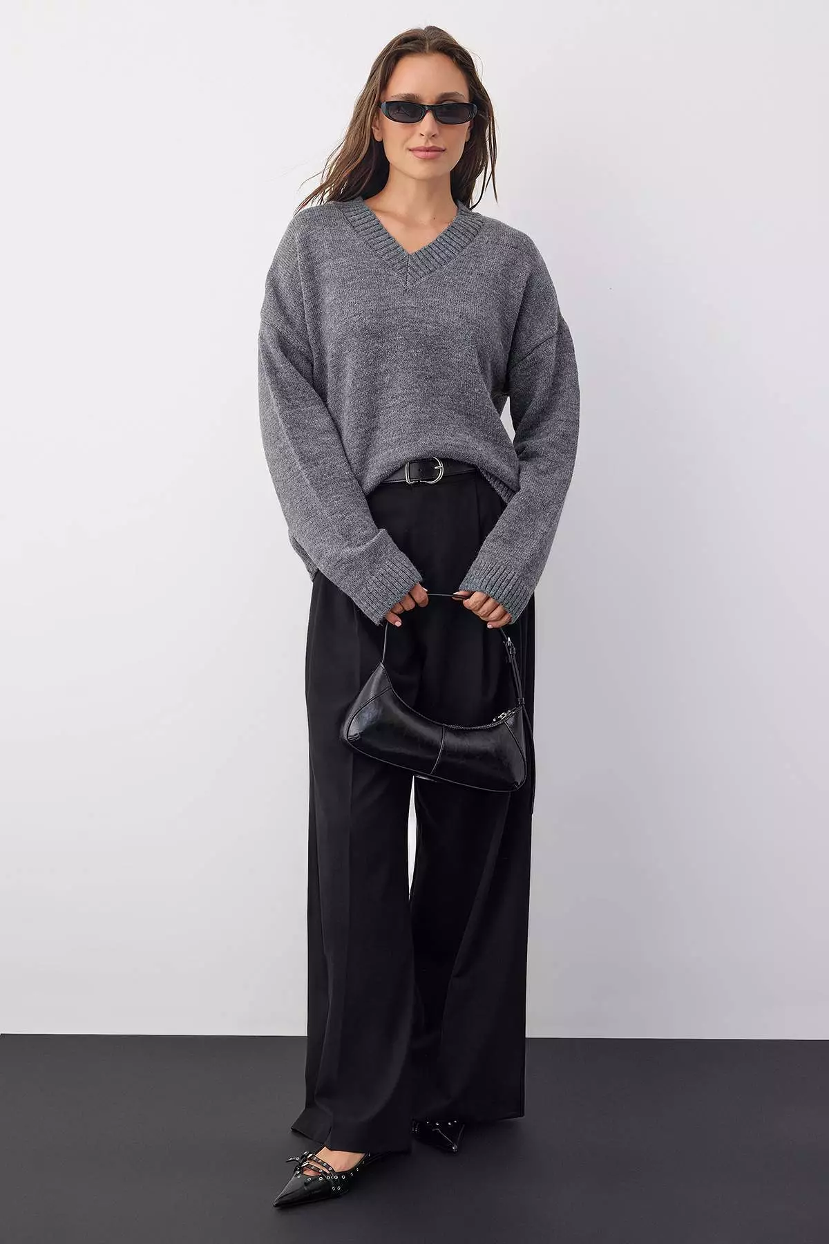 Wardrobe Essentials Anthracite Basic Loose Fit Soft Texture Knit Sweater | Twoaw26Kz00091