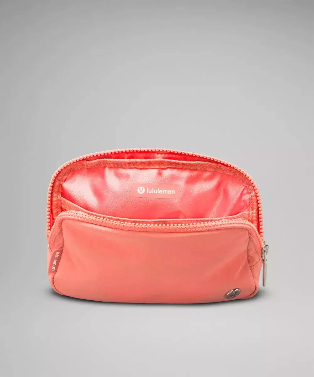 Jual Lululemon Lululemon Everywhere Belt Bag 1L Raspberry Cream