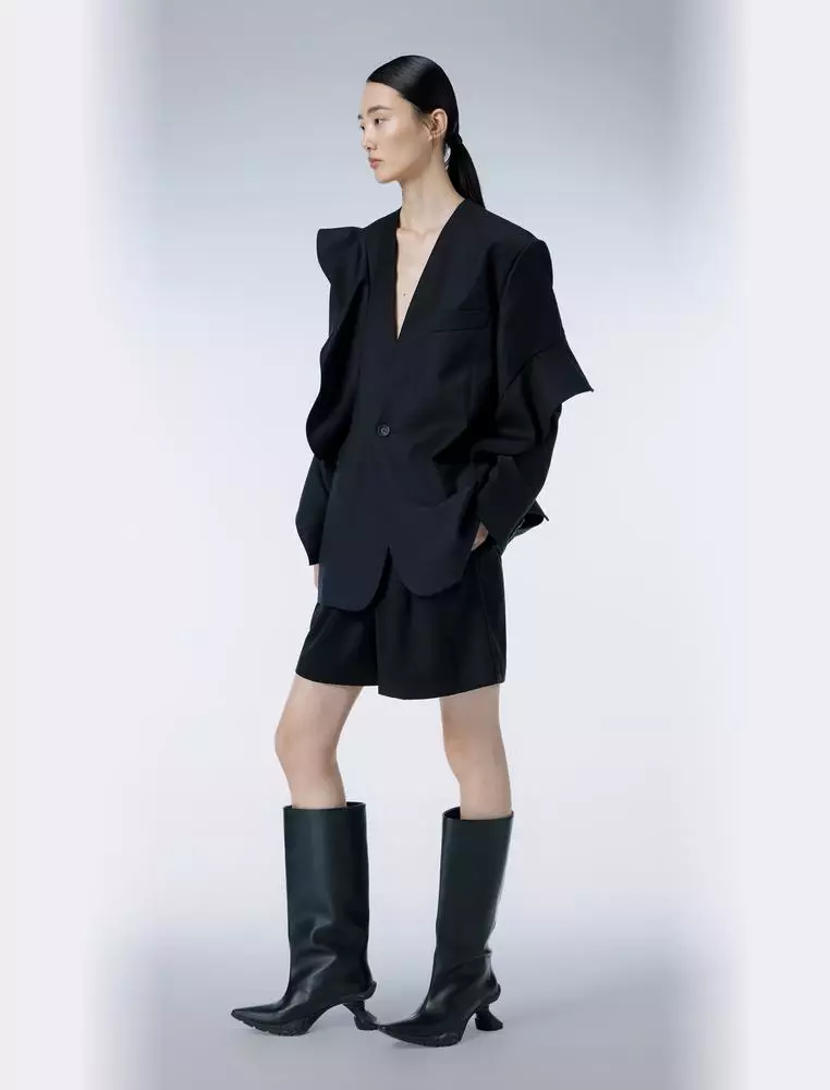 宽松设计感中长款西服