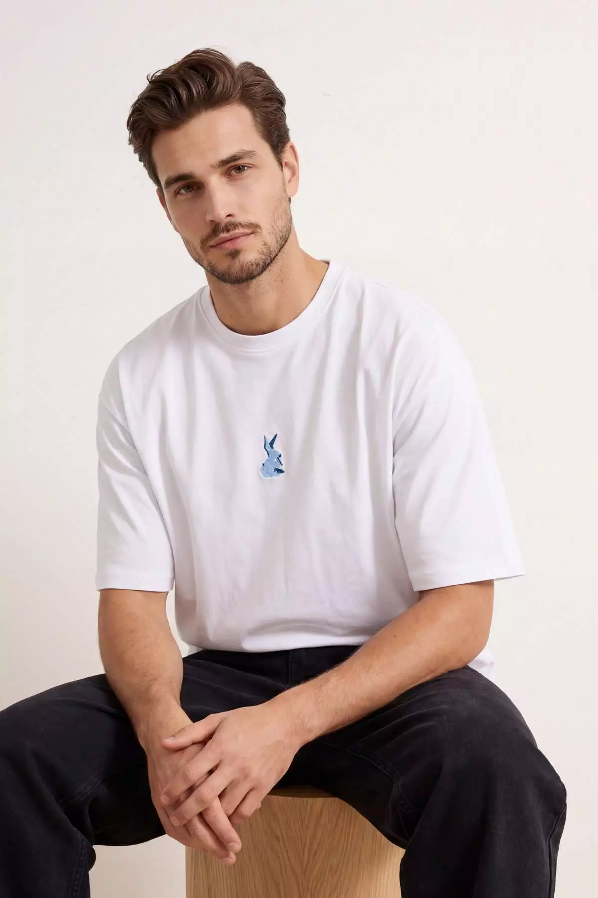 Unisex White Oversize/Wide Cut Rabbit Embroidered 100% Cotton T-Shirt Tmnss23Ts00243