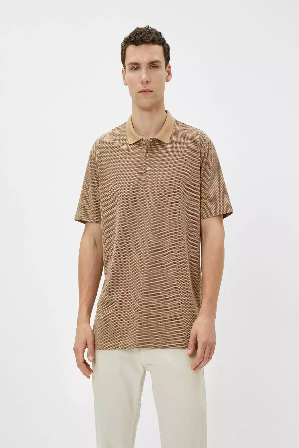 beige t shirt