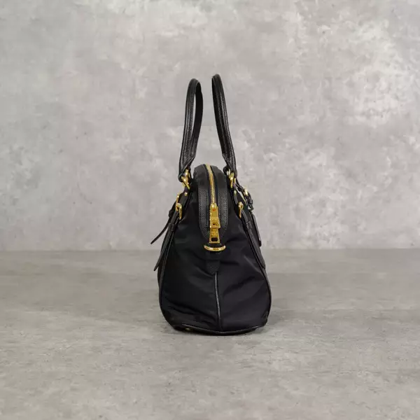 Tas PRADA RE-NYLON SAFFIANO GHW BLACK TOP HANDLE BAG WITH LS 100% ORIGINAL