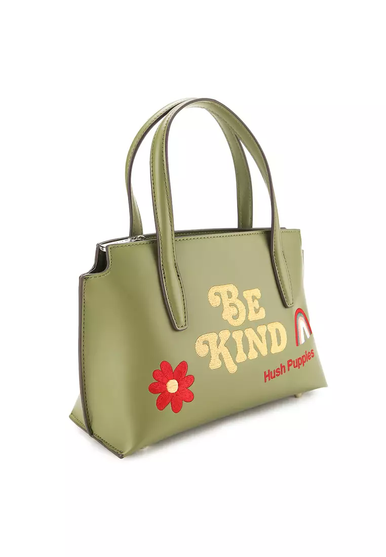 Georgina Satchel (L)