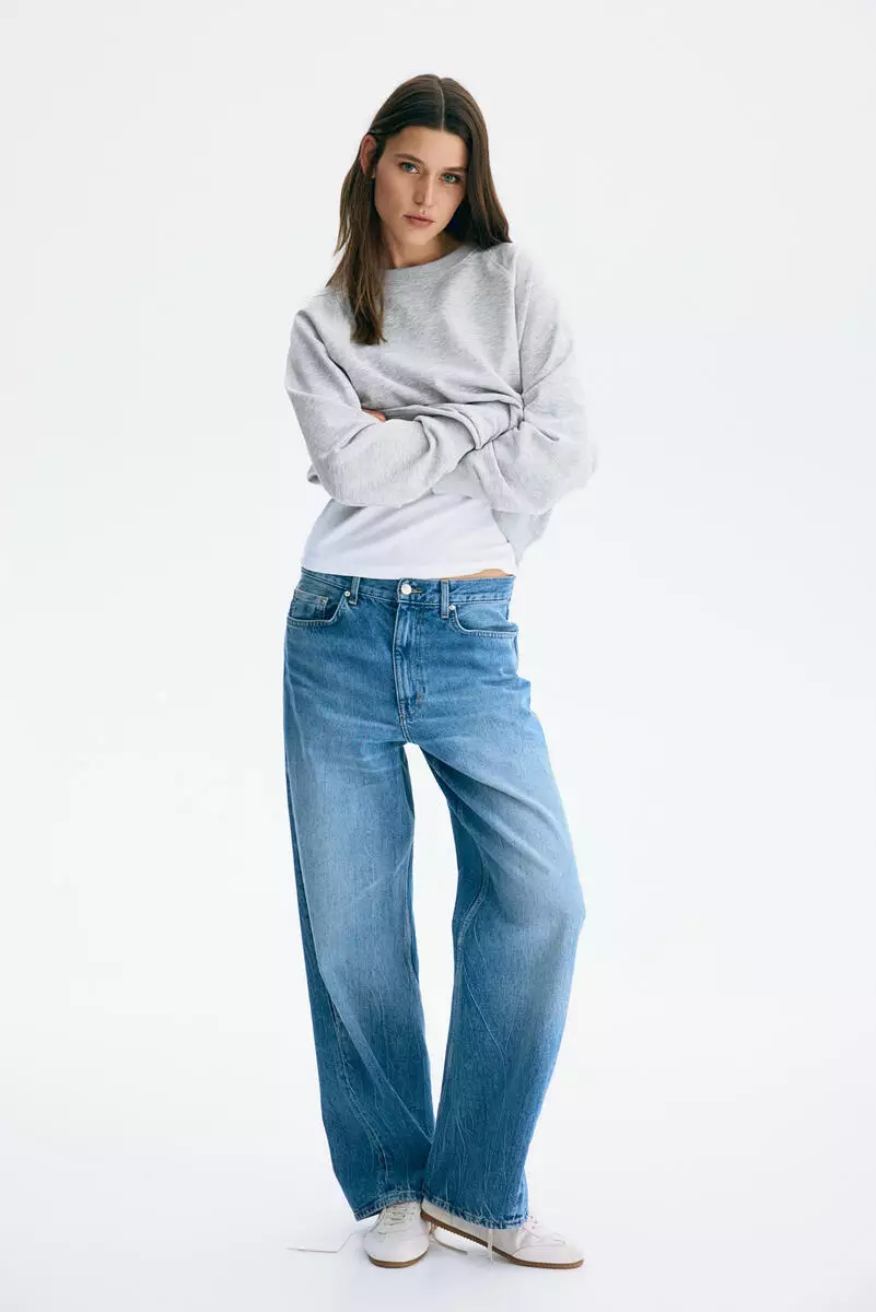 Raglan-sleeved sweatshirt
