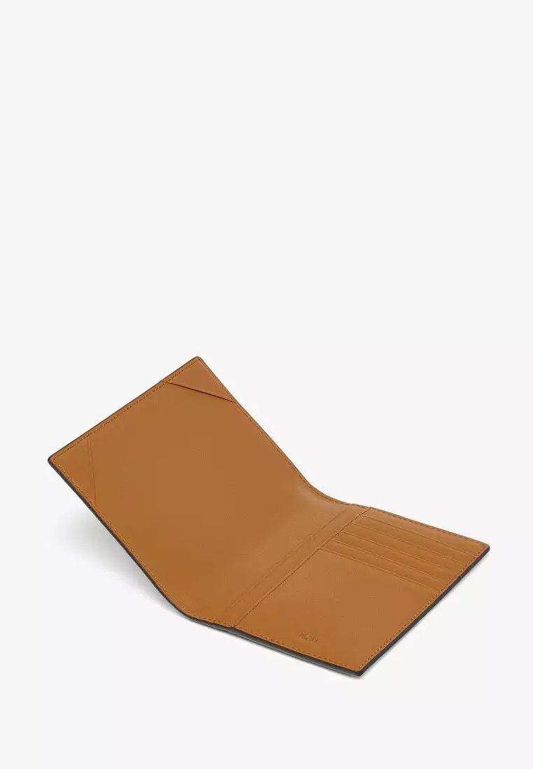 Ottomar Passport Holder in Visetos