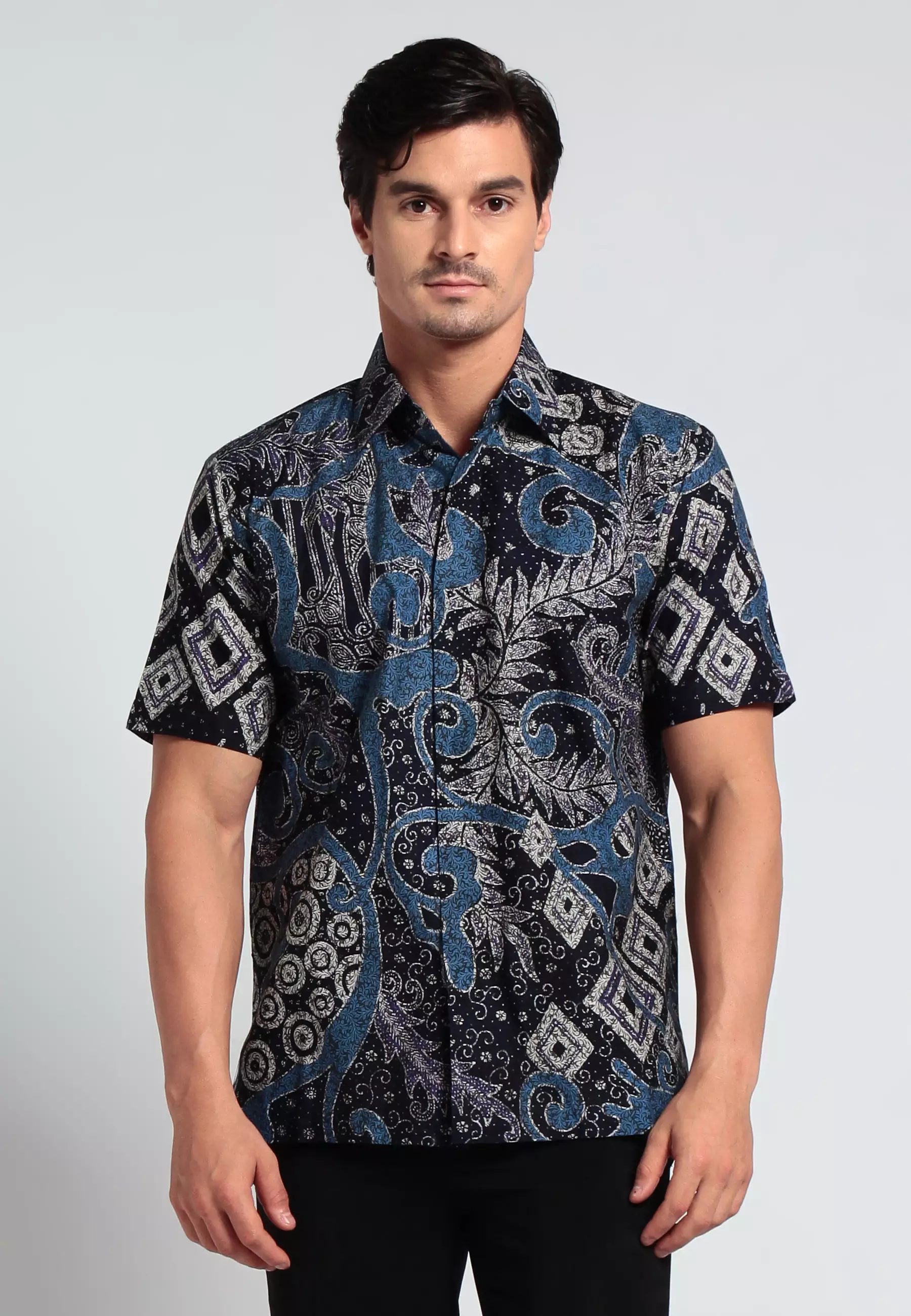 Hem Kenzao lengan pendek slimfit