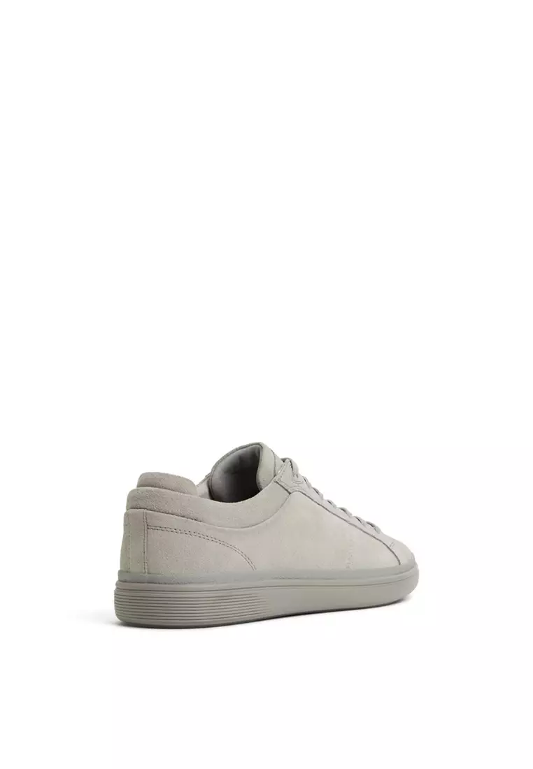 Finespec Sneakers