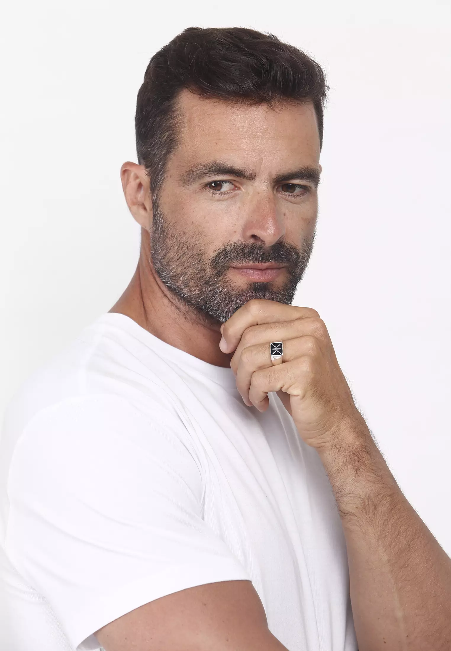 戒指的签名黑色氧化