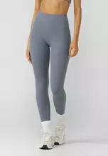 炭灰色