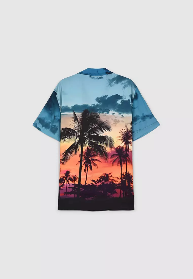 Man Short-Sleeved Shirt