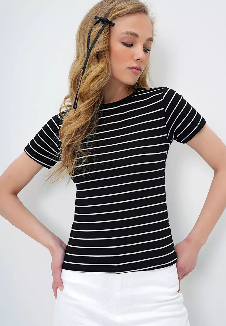 Women's Black Crew Neck Striped T-Shirt Alc-X13919