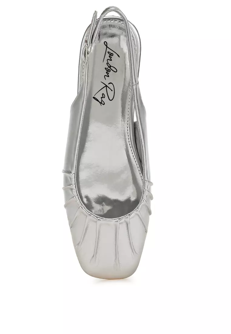 Sepatu Slingback Datar Ujung Persegi Metalik Warna Perak