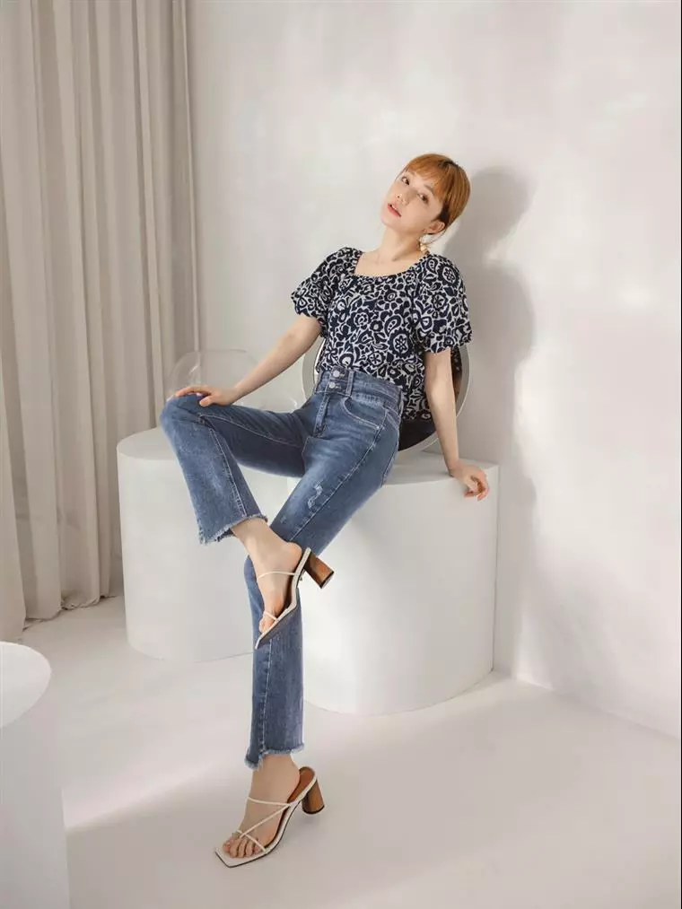 High-Waisted Frayed Hem Flare Pants (Short/Regular Length) [BA7081]