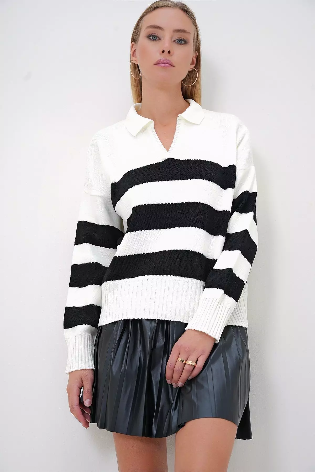 Women's White Black Polo Neck Half Placket Color Block Sweater
