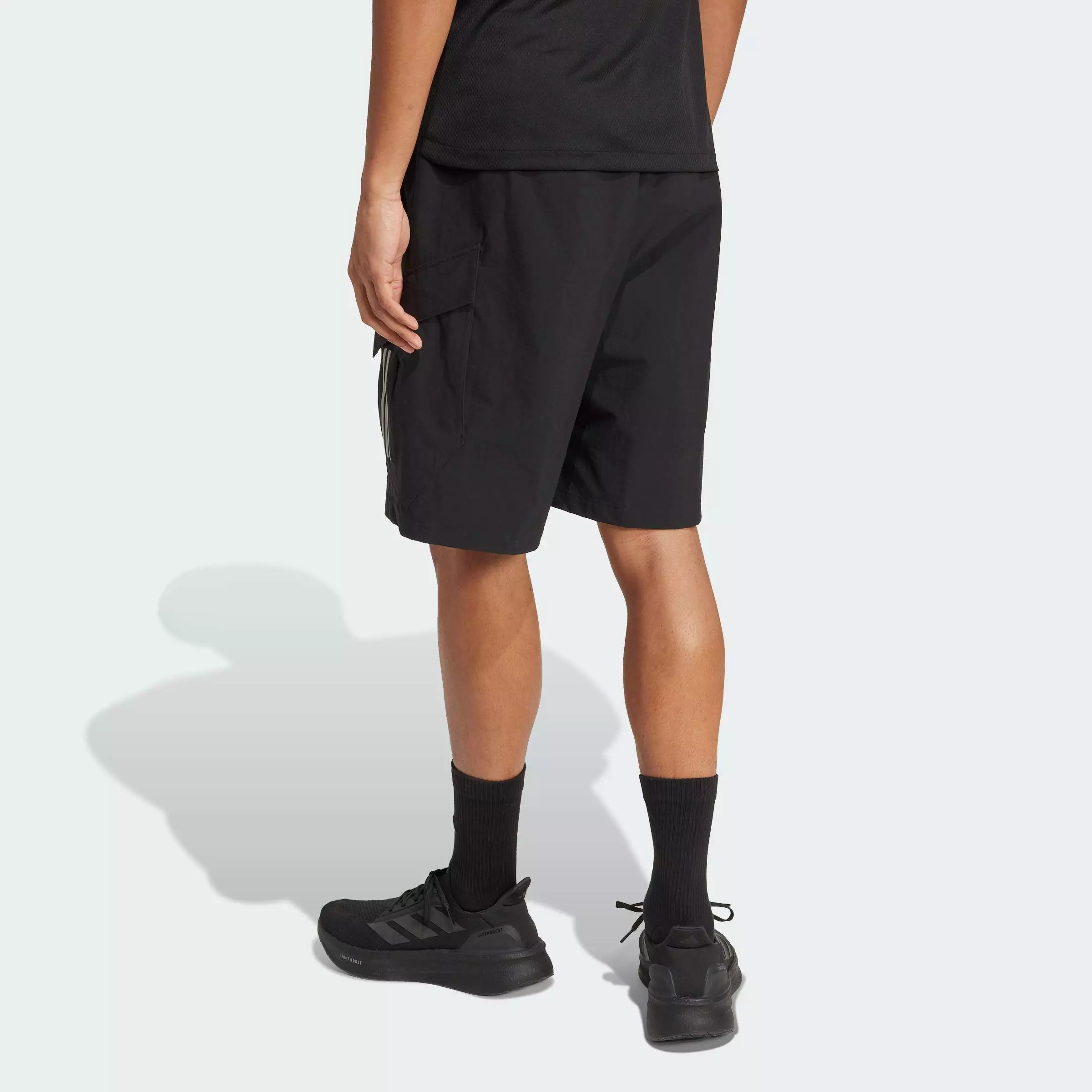 Motorsport MERCEDES - AMG PETRONAS FORMULA ONE TEAM MECHANICS SHORT Men Black JX8279