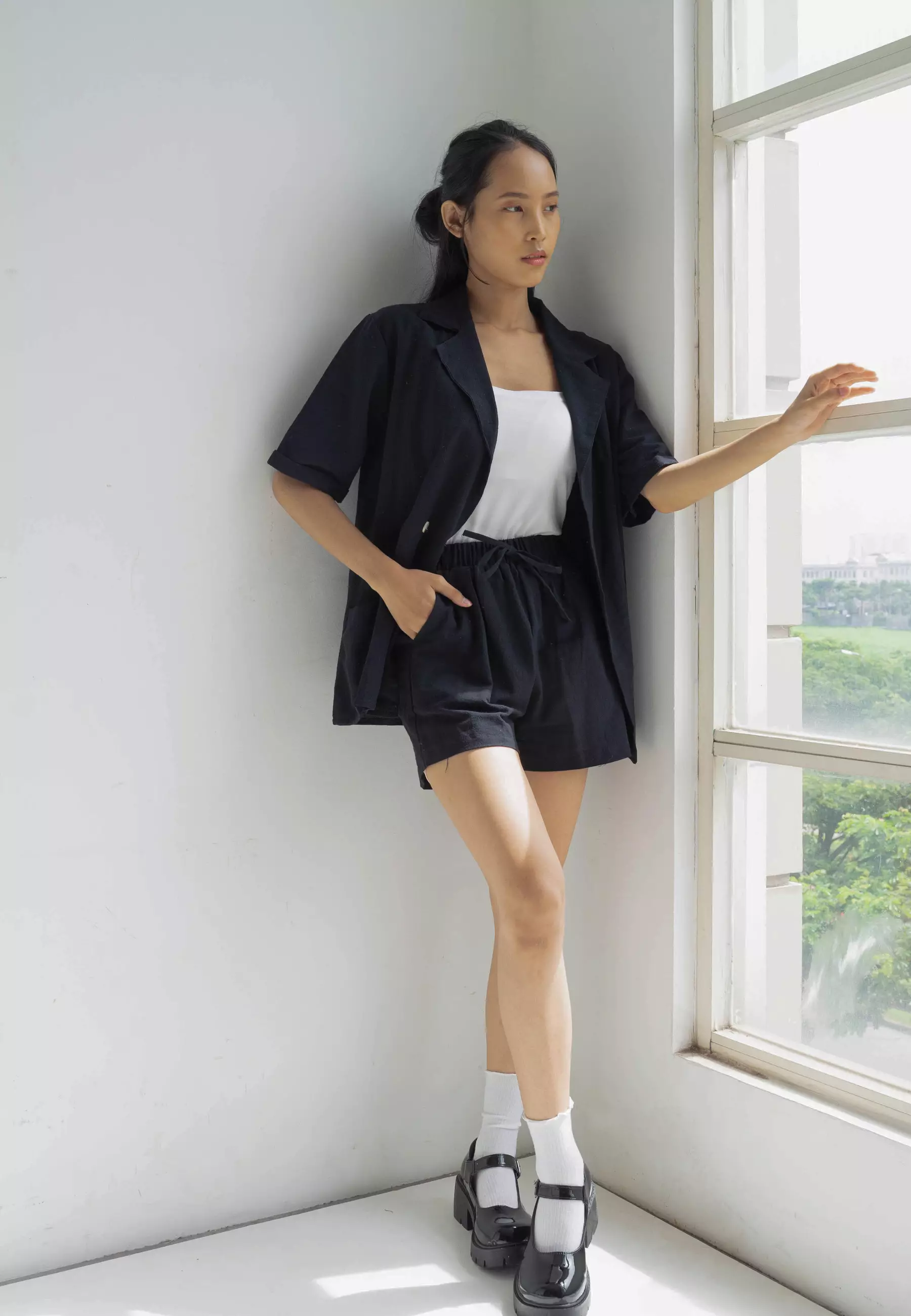 Houseofcuff Meadow Set in Black Setelan Blazer & Celana Pendek Linen