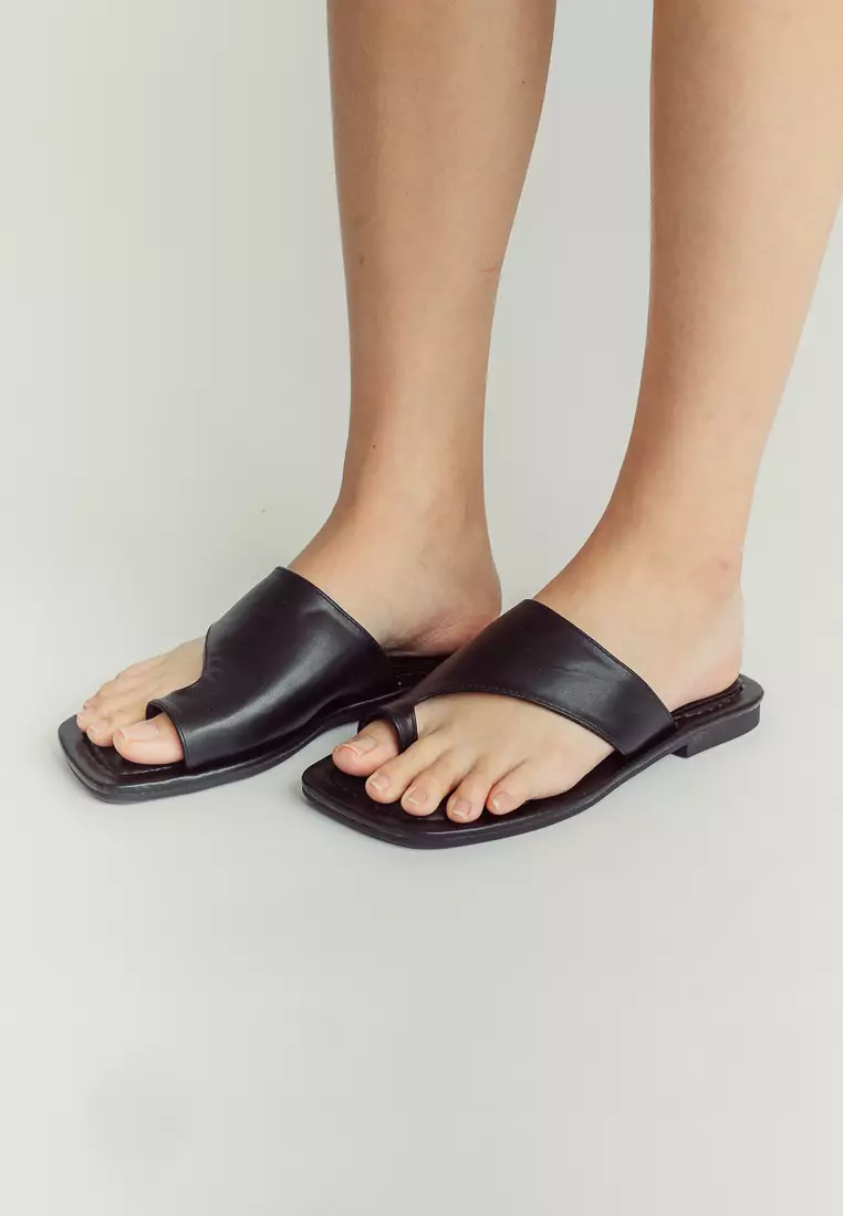 Discount on Love, Ara  shoes - SKU: Black Leather Flip Flops Flat Sandals