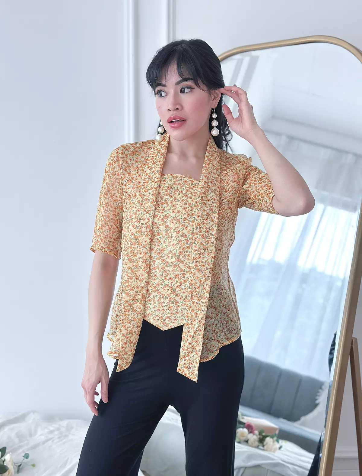 Karisma Kembangan Kuning Kebaya