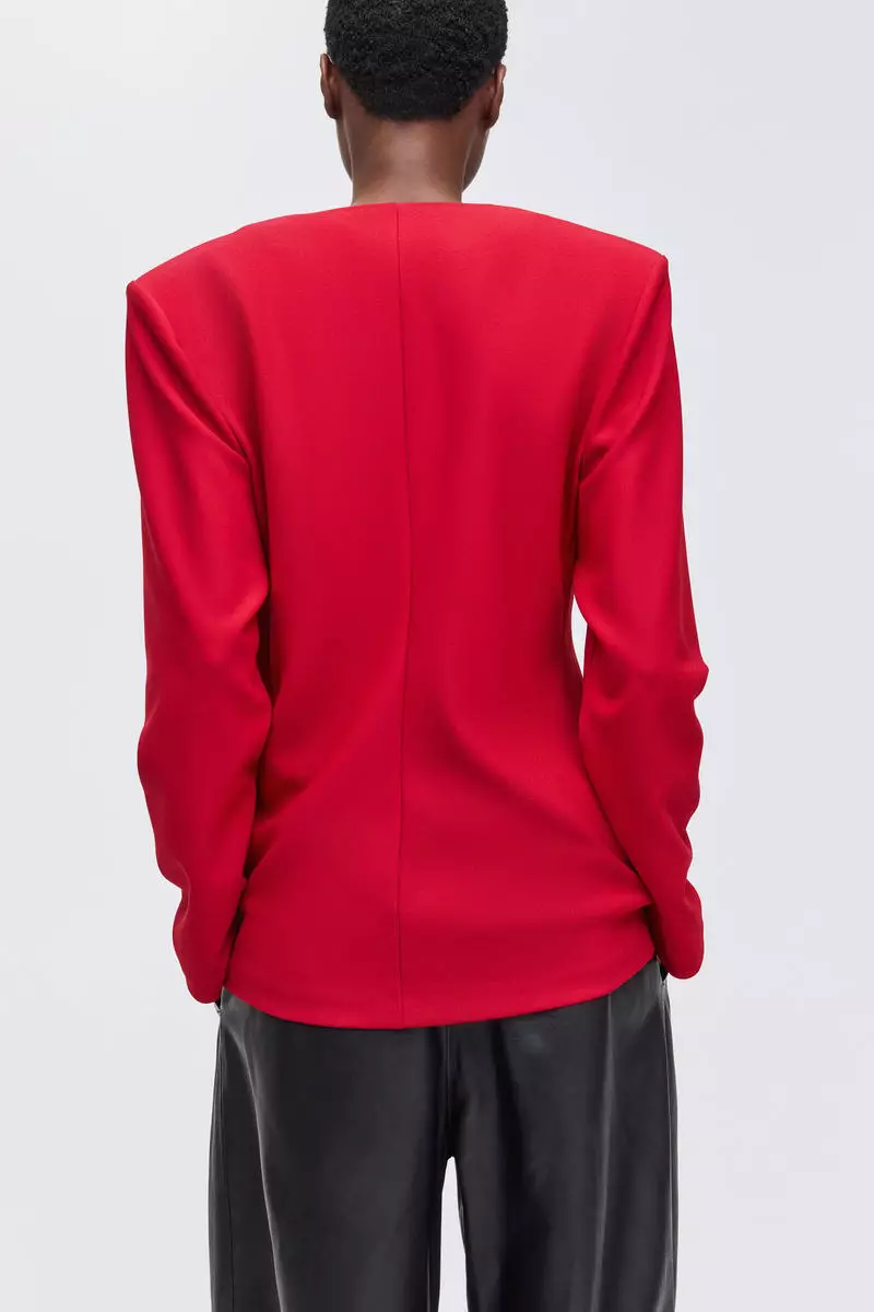 Collarless hourglass blazer