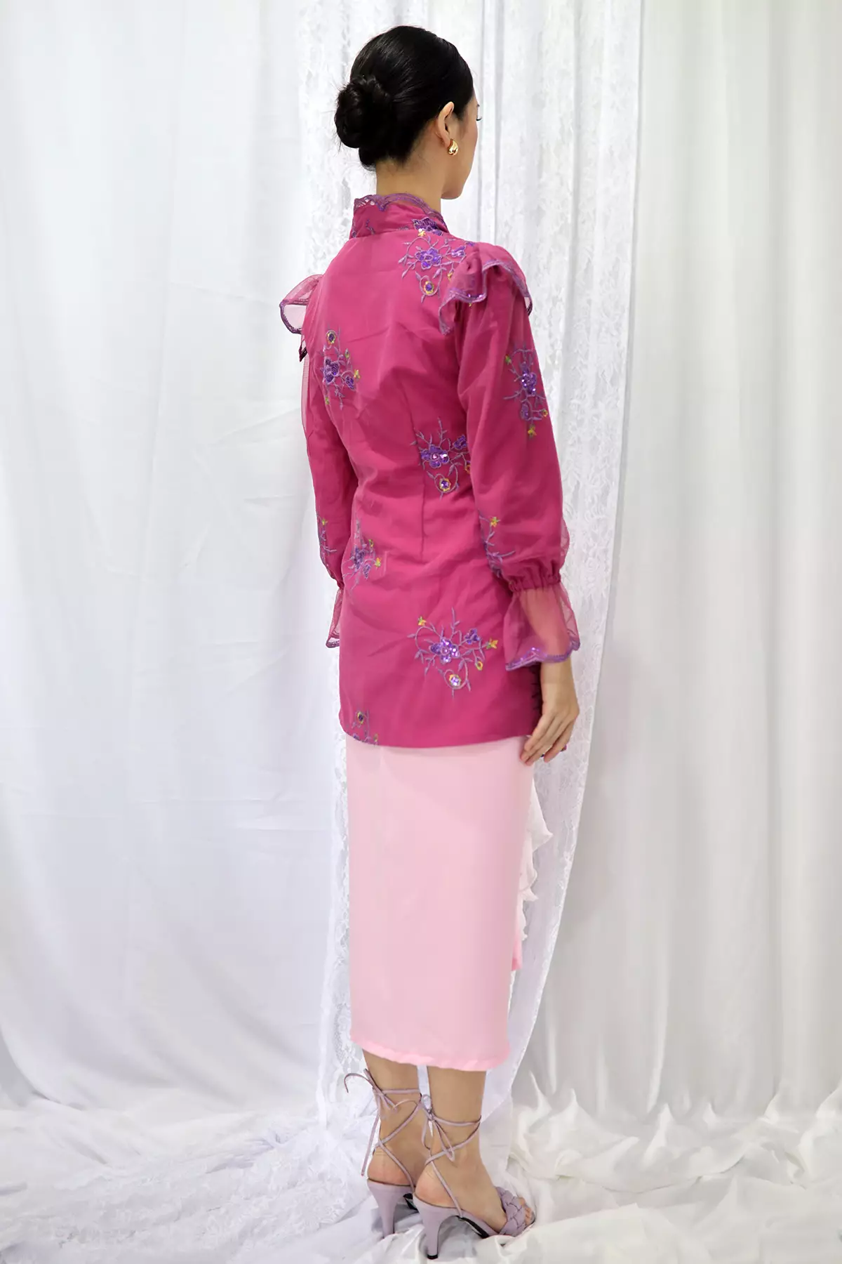 Arawinda Seruni Raya Brokat Nila Kebaya