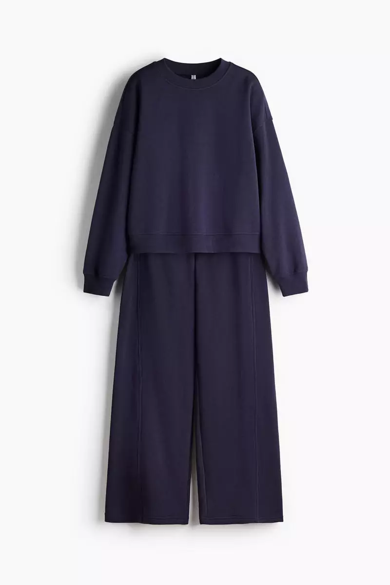 2-piece sweatshirt and joggers set