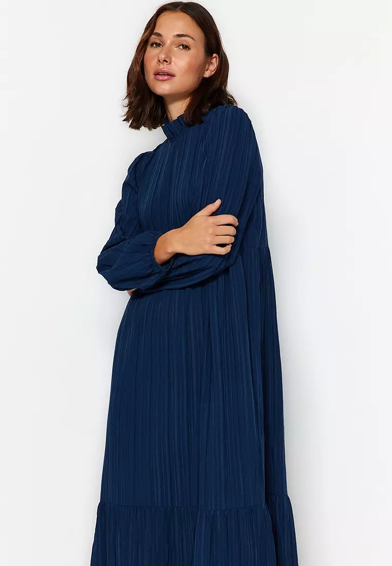 MODEST Crinkled Maxi Dress