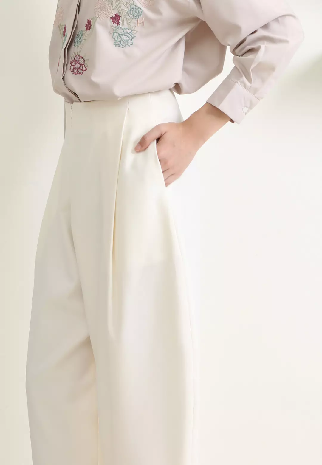 HijabChic Liora Pants Ivory - Celana Panjang Formal Highwaist Barrel Basic Wool Premium Resleting Depan