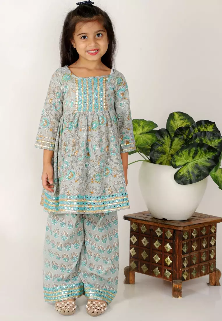 银灰色花卉刺绣女孩 Anarkali Kurta 套装