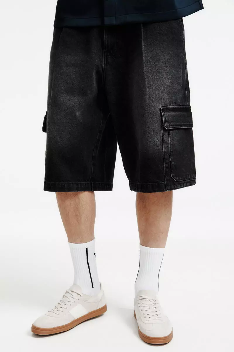 Loose Fit Cargo denim shorts