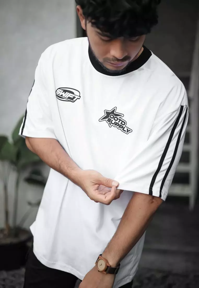 OOTDSUPPLY Oversized Strings Swift Black & White l T-shirt Oversize l Kaos Unisex OVZSR006