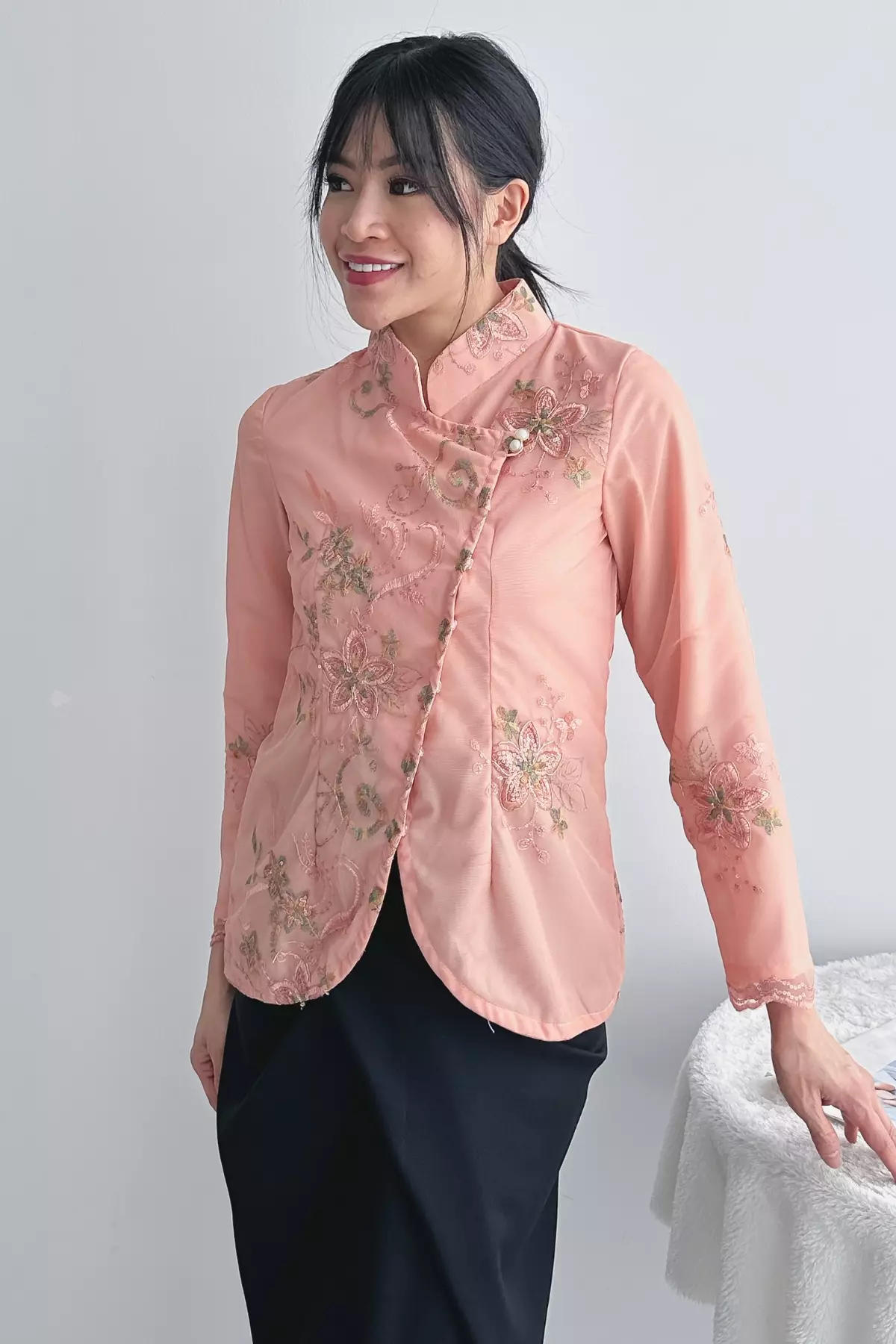 Jeng Dipha Brukat Jingga Kebaya Janggan